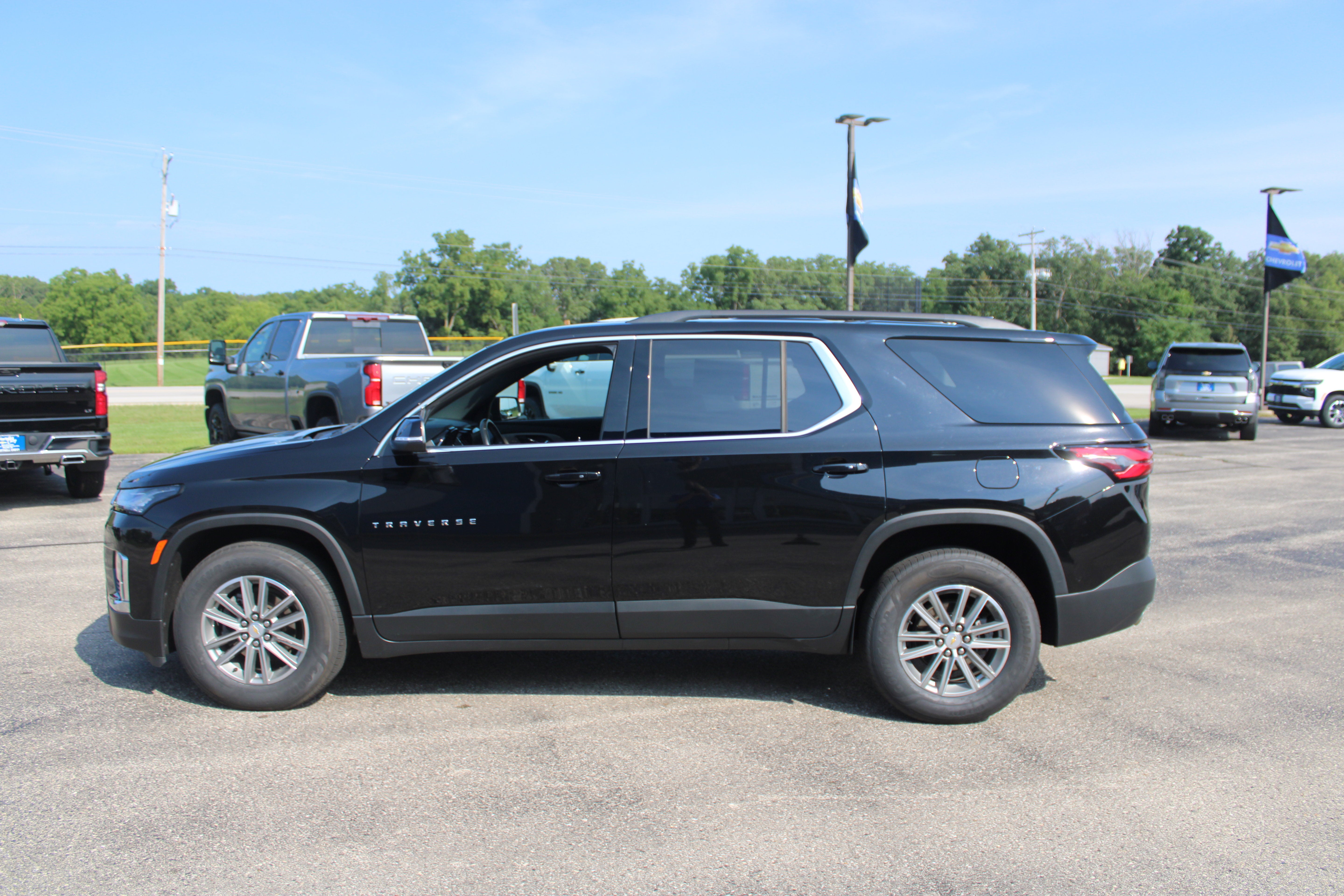 2023 Chevrolet Traverse LT Cloth