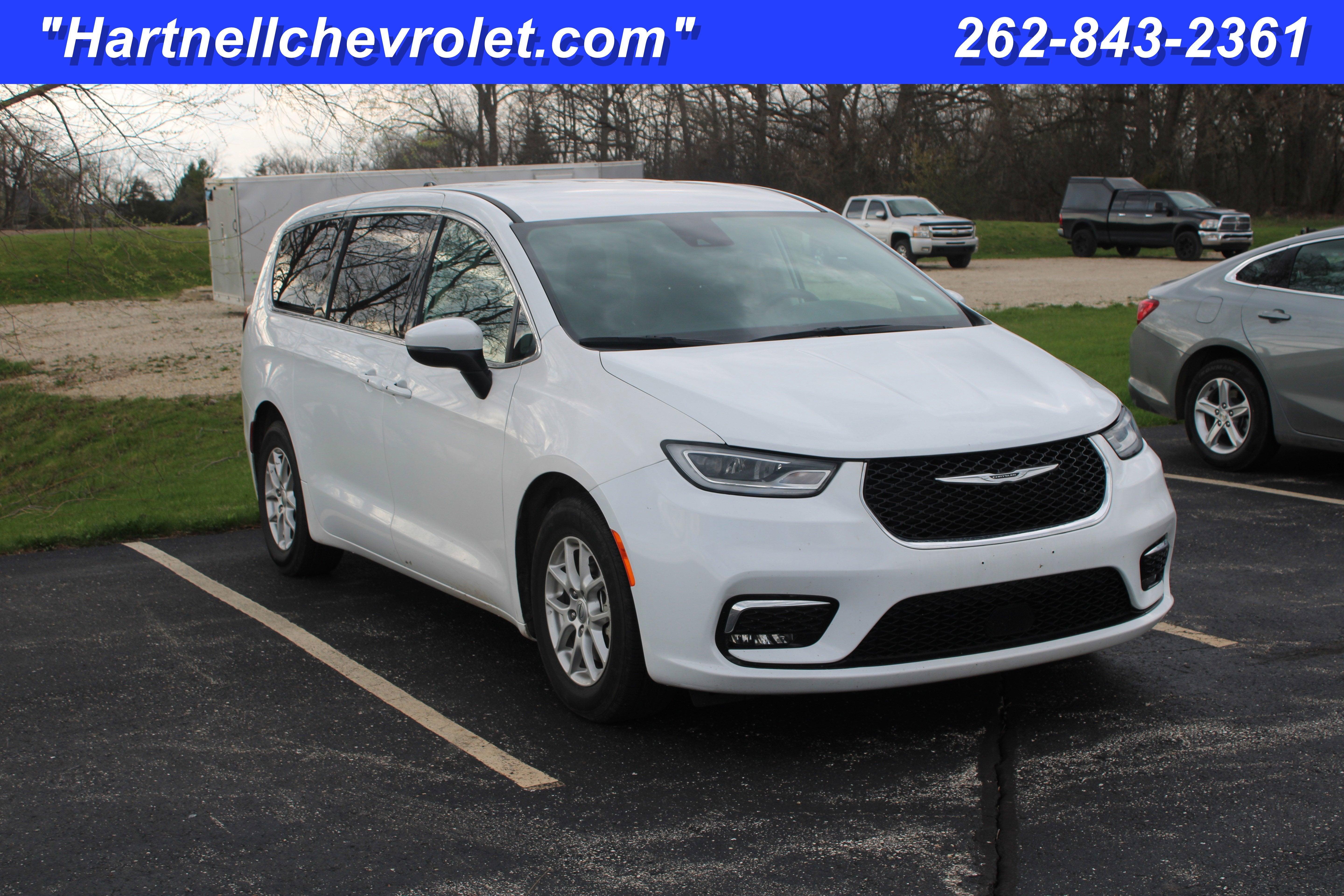 2025 Chrysler Pacifica Select