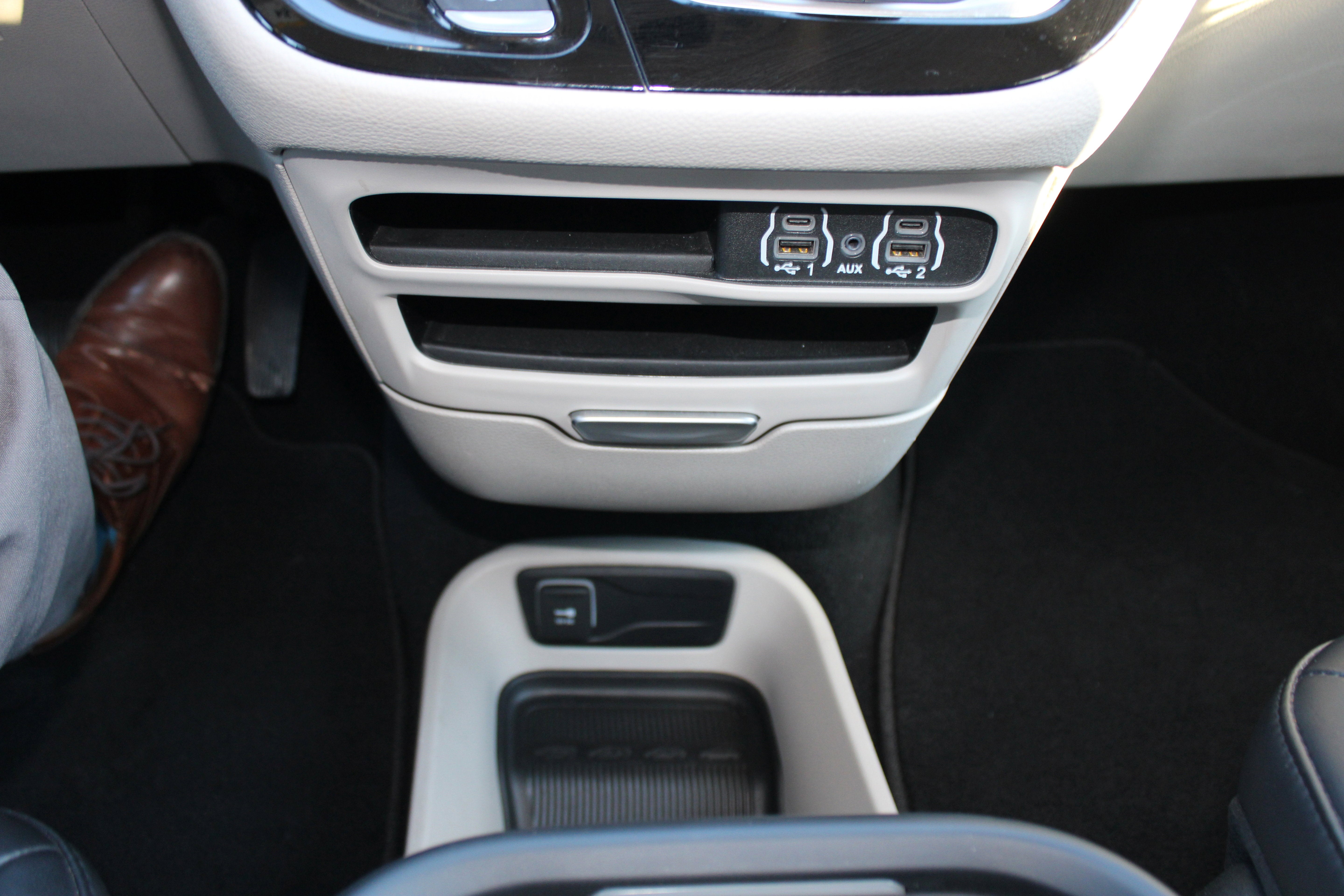 2023 Chrysler Pacifica Hybrid Touring L